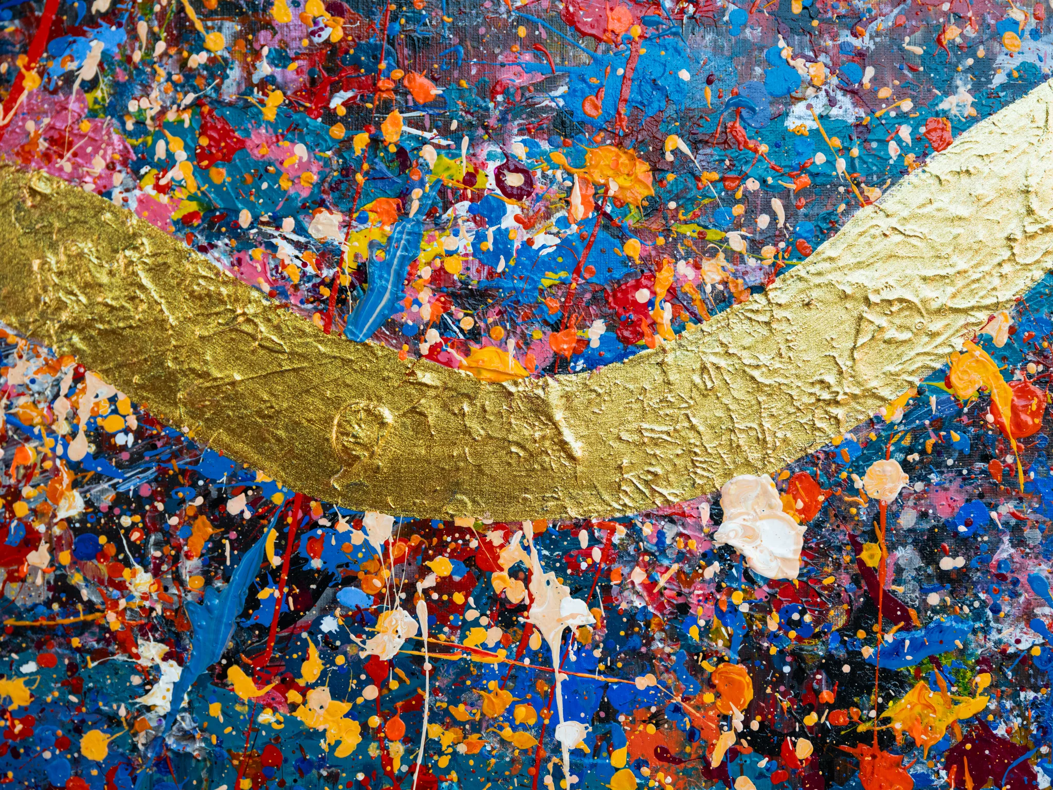 Close-up of Golden Flowing Thames, an original mixed media painting by Paul Kenton: a textured gold metallic band sweeps across a dense field of blue, red, orange and pink paint splatters.